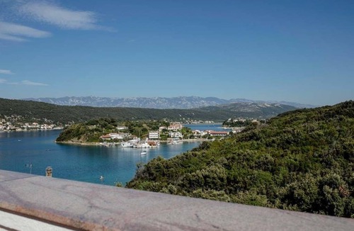 Rab Town Apartment | One bedroom apartment with terrace and sea view Supetarska Draga - Gonar, Rab (A-27566-c)