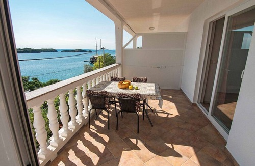 Rab Town Apartment | One Bedroom Apartment with Sea View and Terrace