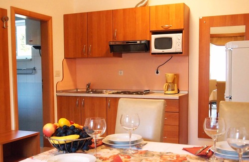 Kampor Apartment | One bedroom apartment with a swimming pool Palit, Rab (A-3210-b)