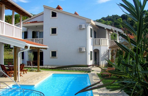 Kampor Apartment | One bedroom apartment with a swimming pool Palit, Rab (A-3210-b)