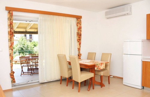 Palit Apartment | One bedroom apartment with a swimming pool Banjol, Rab (A-3215-a)