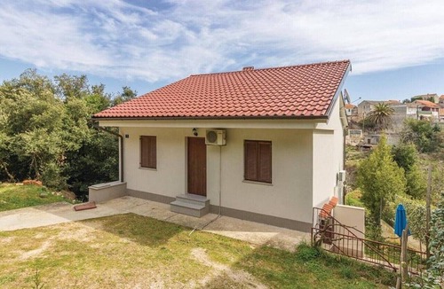Tkon Apartment | One-Bedroom Apartment with Sea View, WiFi, and Air Conditioning