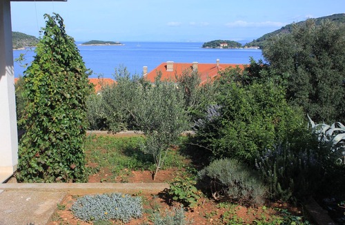 Vis Apartment | One bedroom apartment with terrace and sea view Vis (A-2470-c)