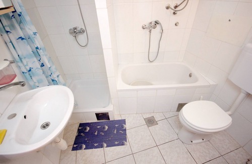 Cove Rogacic Apartment | One bedroom apartment with balcony and sea view Vis (A-8869-b)