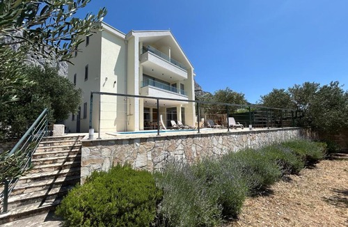 Bast House | Panoramic Sea View Villa in Bast, near Baska Voda - Pool, Sports Court, BBQ & Starlink