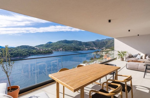 Stikovica Apartment | Panoramic Suite Alenka by Villas Guide