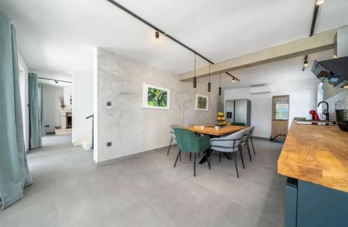 Povljana House | Peaceful 5-bedroom house with AC in charming Povljana