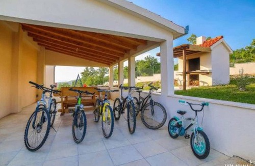 Lecevica Villa | Peaceful Escape with Mountain Views, Heated Pool and Modern Amenities in Radošić - Four Bedroom Villa