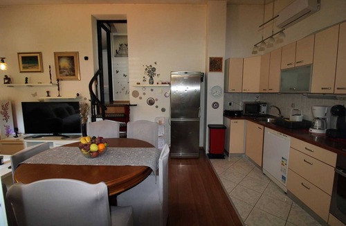 Banjole Apartment | Peaceful Haven - 3BR/1BA Apt, Sleeps 5, Parking 1