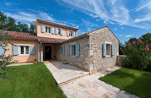 Prodol Villa | Peaceful,relaxing Villa with pool sorrounded with lime trees,plants and forest