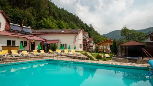 Rasinari House | Pensiunea Alpin