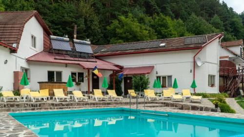 Rasinari House | Pensiunea Alpin