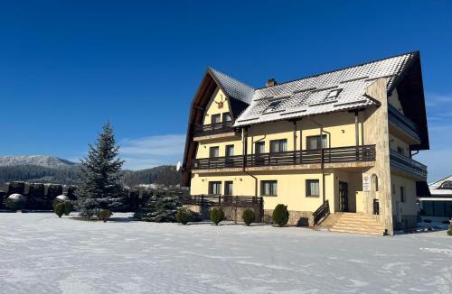 Vicovu de Sus House | Pensiunea Miorița Putna