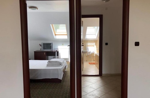 Busteni House | Pensiunea SARAH Poiana Tapului -
