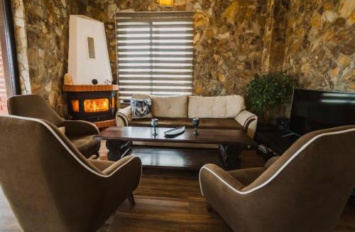 Curatele House | Pensiunea Trecatoarea Lupilor