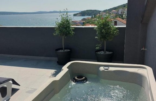Kali Apartment | Penthouse Petra with hot tub