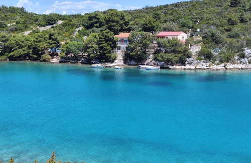 Cove Rogacic Apartment | Perina Haven - Island Vis Beachfront