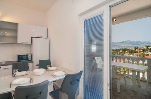 Splitska Apartment | Pet friendly apartment in Supetar-Splitska