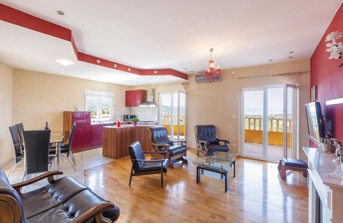 Zrnovnica Apartment | Pet friendly apartment in Zrnovnica