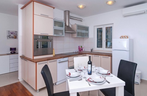 Sutivan Apartment | Pet friendly apartment in Sutivan