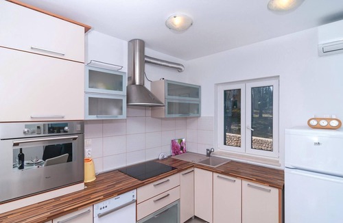 Sutivan Apartment | Pet friendly apartment in Sutivan