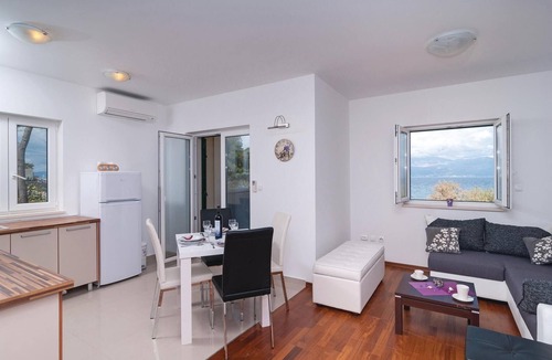 Sutivan Apartment | Pet friendly apartment in Sutivan