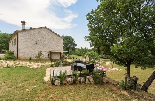 Momjan House | Pet friendly home in Buje