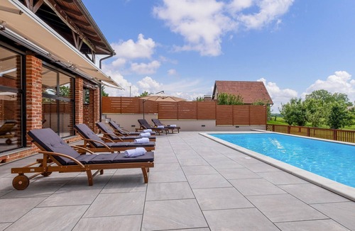 Rovisce House | Pet friendly home in Rovisce with sauna