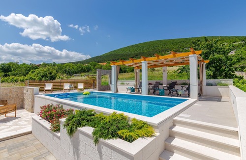 Svib House | Pet friendly home in Svib