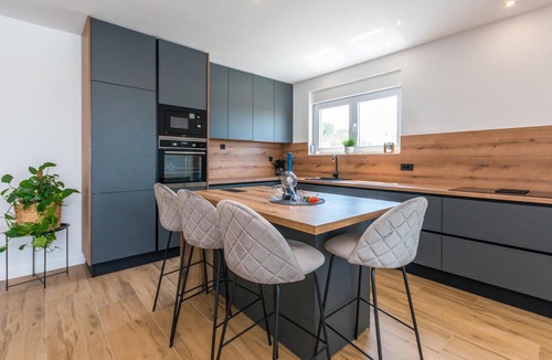 Tinj House | Pet friendly home in Tinj