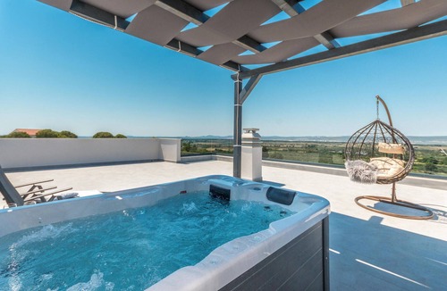Tinj House | Pet friendly home in Tinj
