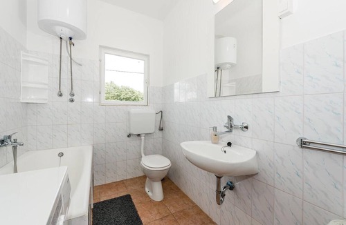 Unesic House | Pet friendly home in Unesic