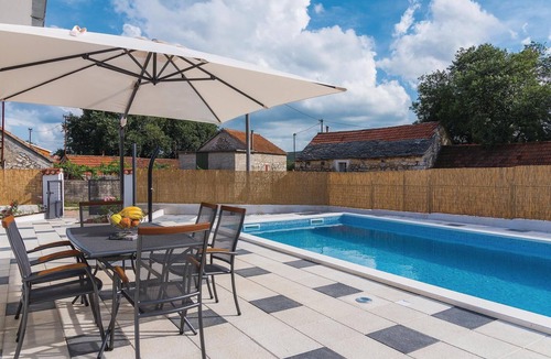 Unesic House | Pet friendly home in Unesic
