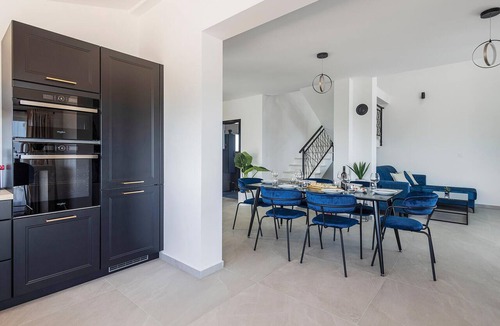 Zman House | Pet friendly home in Zman
