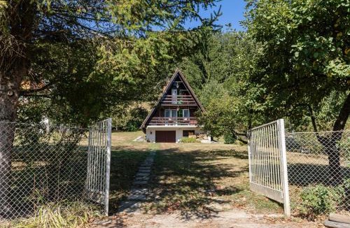 Bogutovac Ski Chalet | Pet-Friendly - Planinska Vikendica Međurečje