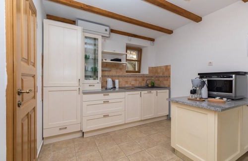 Borak Villa | Pet-friendly Villa 'Zeleni Raj' with Sea View, Wi-Fi and Air Conditioning