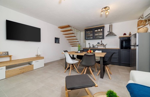 Grizane House | Picturesque stone house with private pool, BBQ, washing machine, loungers, air-conditioned bedrooms
