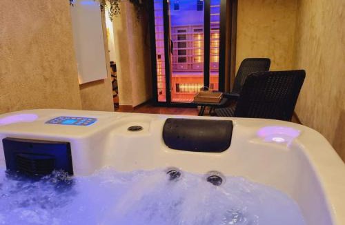 Lic Ski Chalet | Pine & Oak Holiday Home