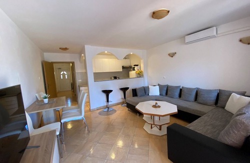 Porec Apartment | Pleasant One-Bedroom Apartment Hana