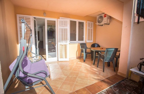 Porec Apartment | Pleasant One-Bedroom Apartment Hana