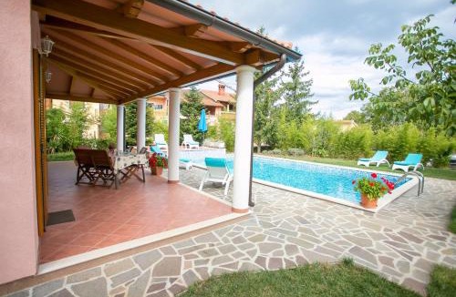 Laginji Villa | Pleasant Villa Valmonida with Pool, Sauna, Gym and BBQ