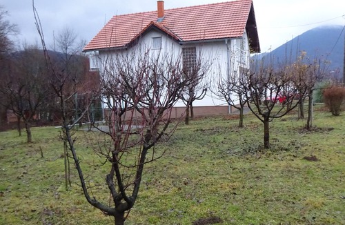 Smoljanac House | Plitvice Oaza Mira - Detached house with large garden and barbecue house