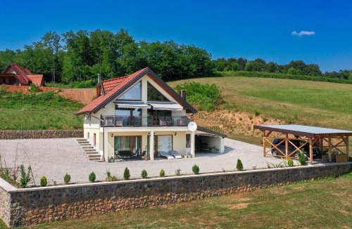 Barilovic House | Plivanje u zalazak sunca