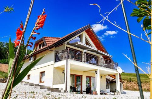 Barilovic House | Plivanje u zalazak sunca