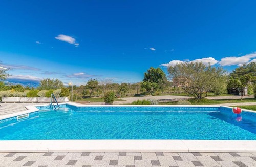 Podgradina Apartment | Pool apartments w/ 2000m fully fenced garden *Nika
