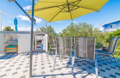 Podgradina Apartment | Pool apartments w/ 2000m fully fenced garden *Nika