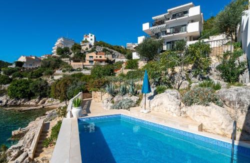Vinisce Villa | Pool Villa Sine/w Panoramic Sea View