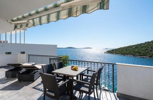 Vinisce Villa | Pool Villa Sine/w Panoramic Sea View