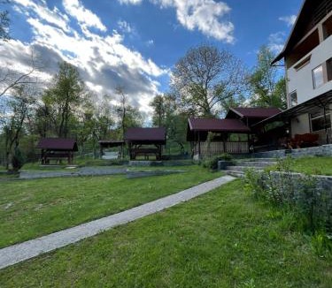 Capatineni-Ungureni House | Poteca Ursului