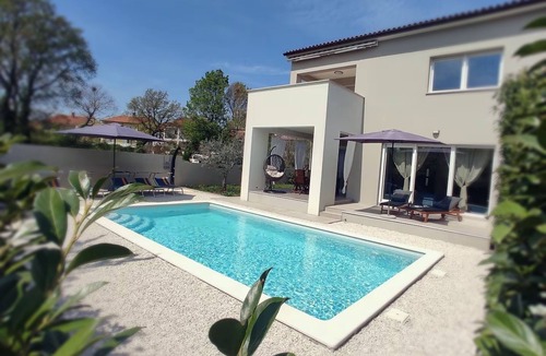 Valbandon Villa | Private 4-Bedroom Villa with Heated Pool Near the Sea, Sleeps 8